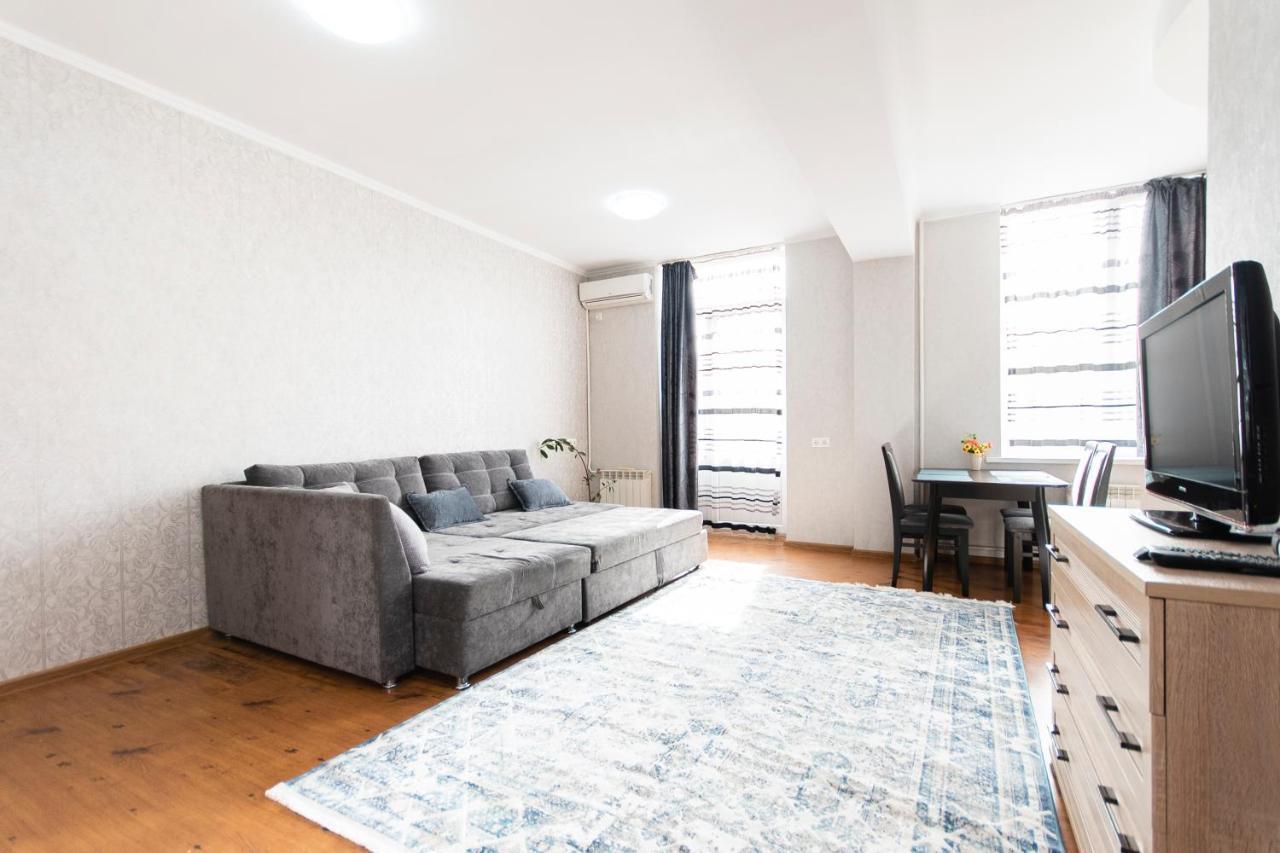 Comfortable Apartment In The Golden Square. อัลมาตี ภายนอก รูปภาพ