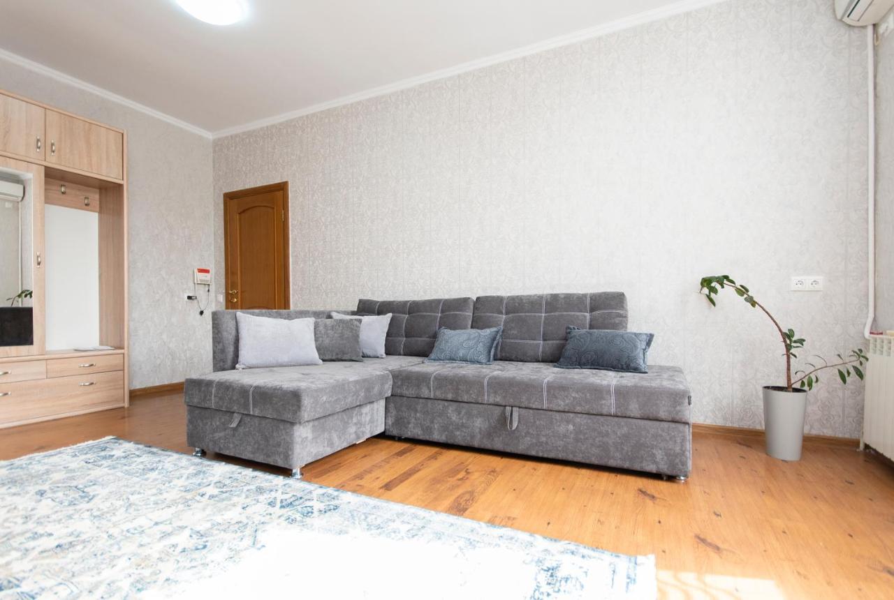 Comfortable Apartment In The Golden Square. อัลมาตี ภายนอก รูปภาพ