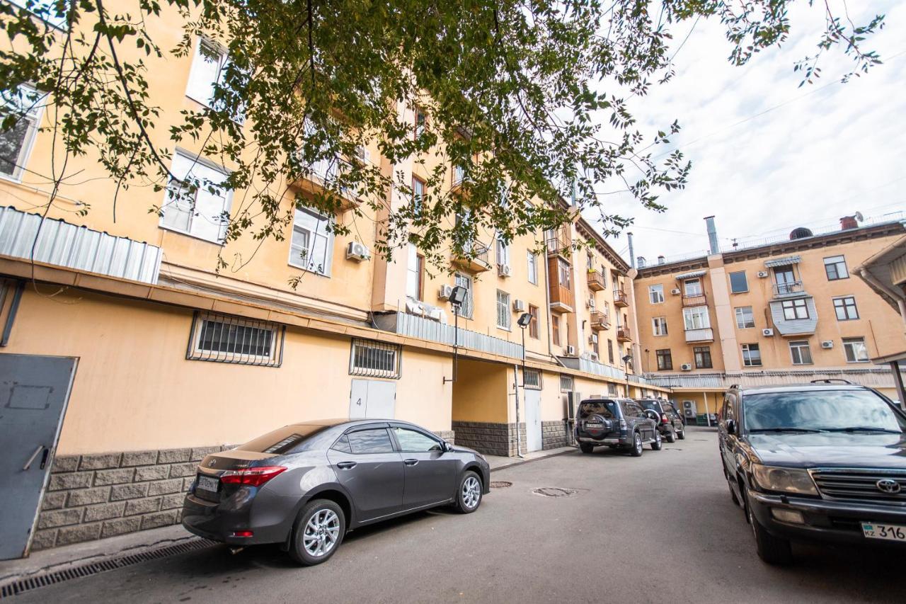 Comfortable Apartment In The Golden Square. อัลมาตี ภายนอก รูปภาพ
